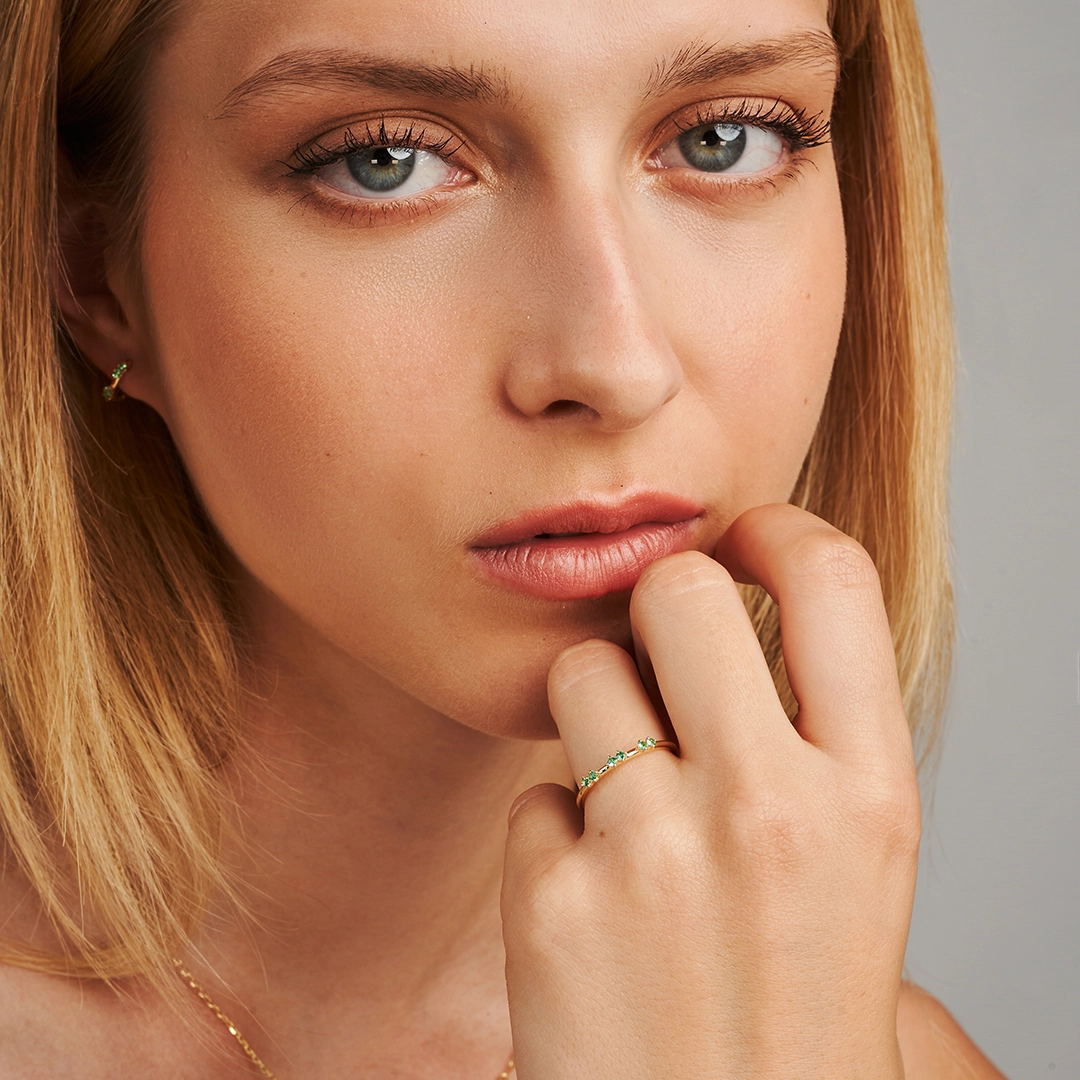 m19r3e minimal round ring emerald jewels